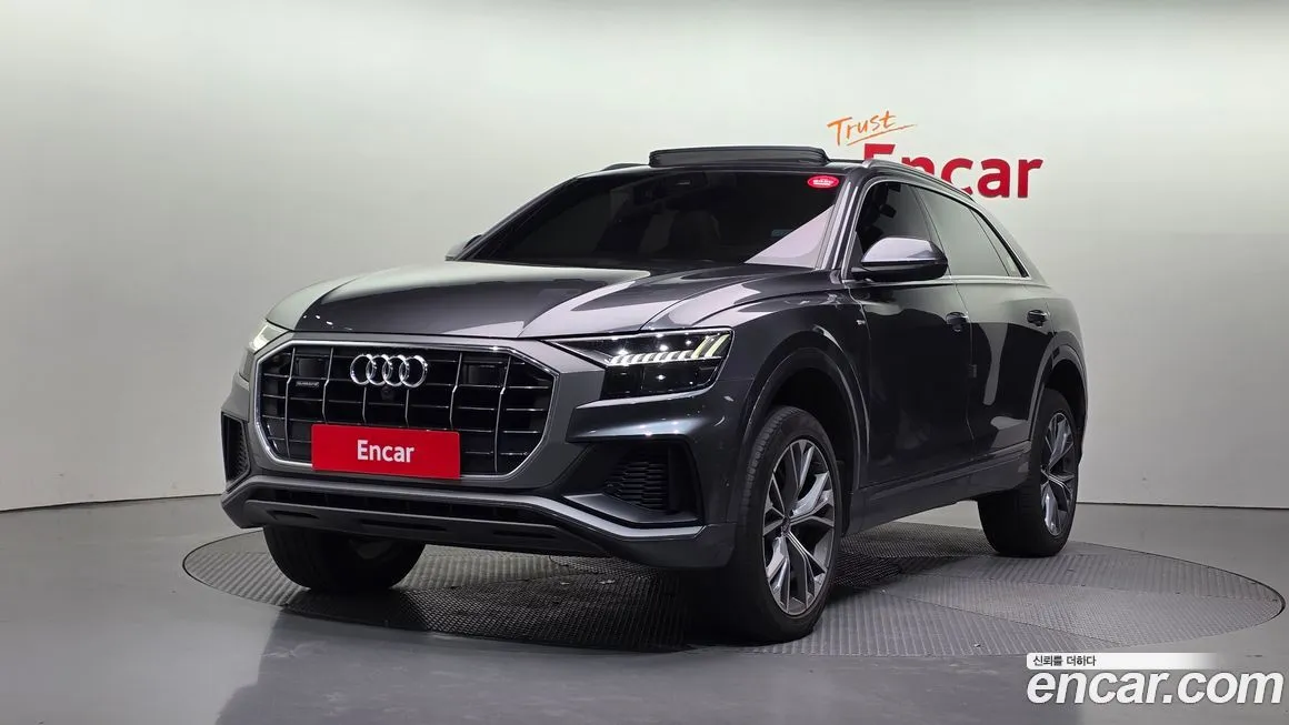 Audi Q8 — фото 1