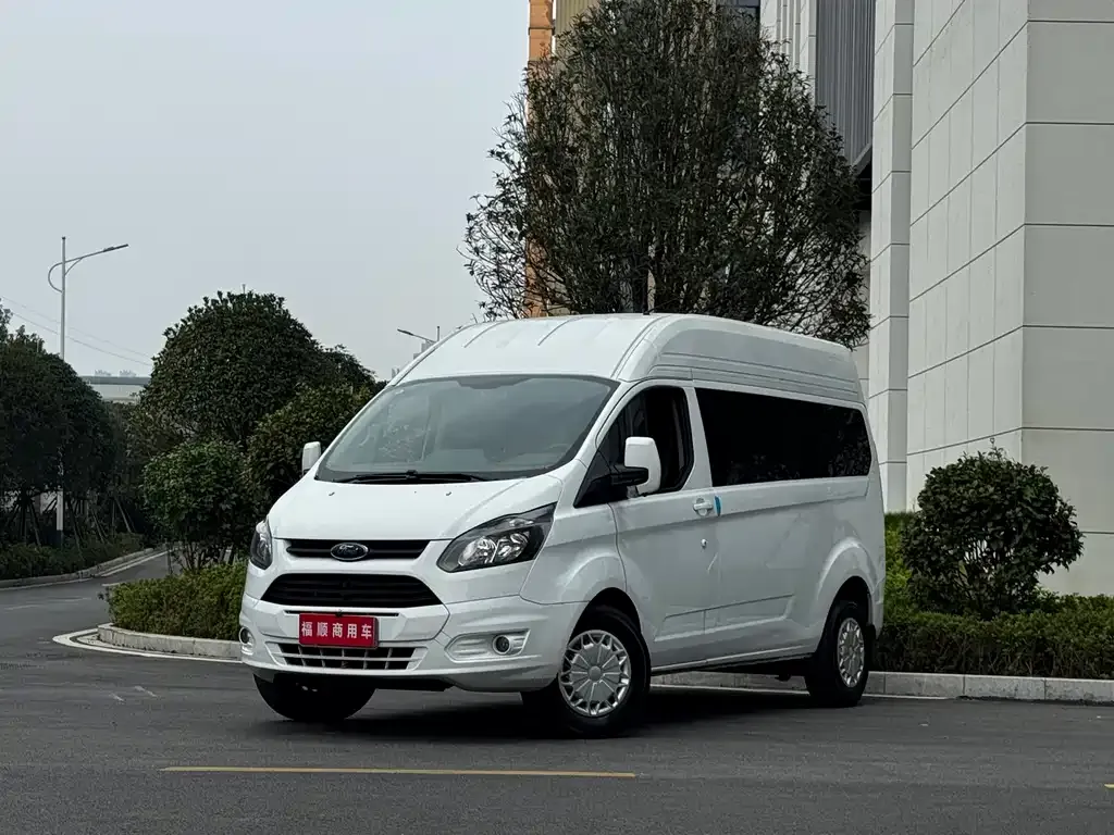Ford Transit — фото 1