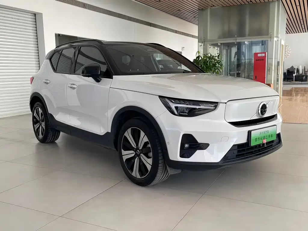 Volvo XC40 NEV — фото 3
