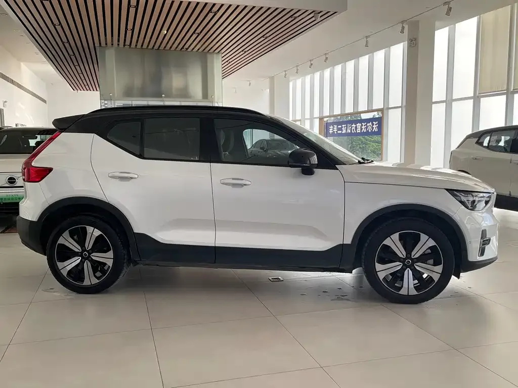 Volvo XC40 NEV — фото 4