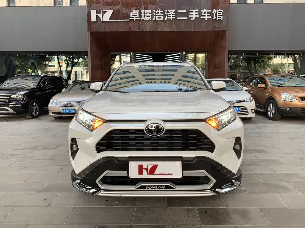 Toyota RAV4 — фото 2