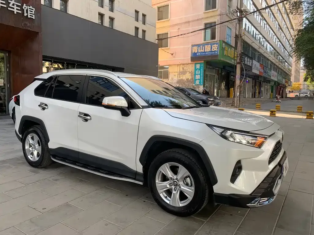 Toyota RAV4 — фото 3