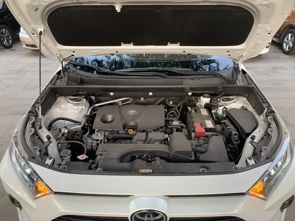 Toyota RAV4 — фото 5