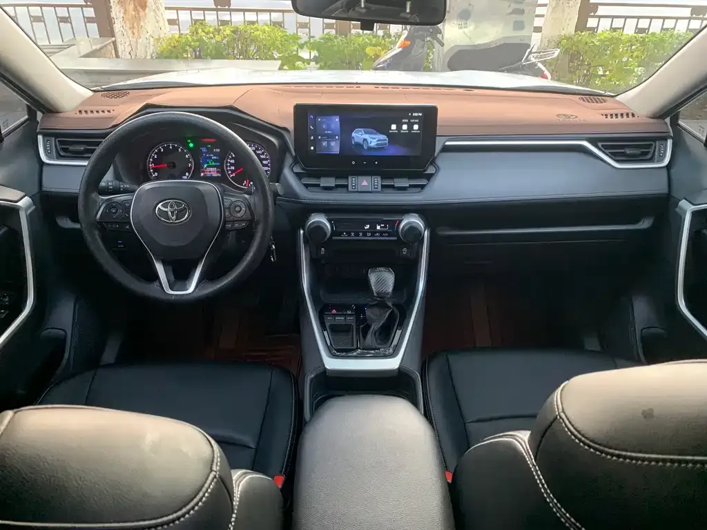 Toyota RAV4 — фото 9