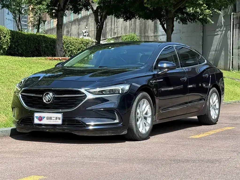 Buick LaCrosse — фото 1