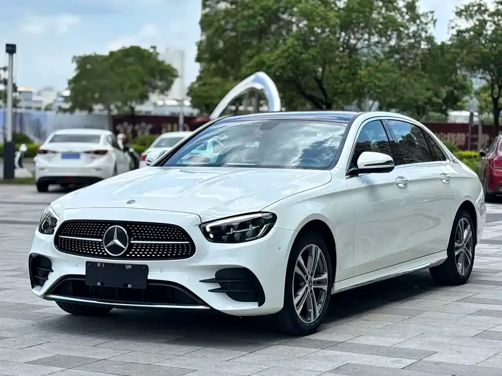 Mercedes-Benz E-Class — фото 1
