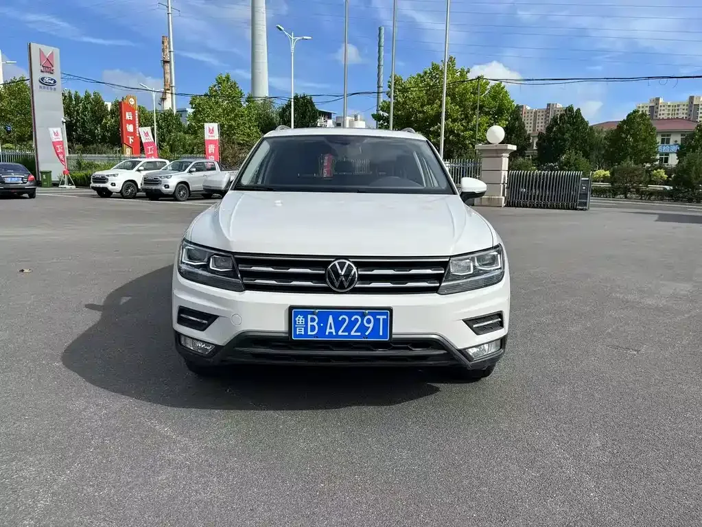 Volkswagen Tiguan L — фото 2