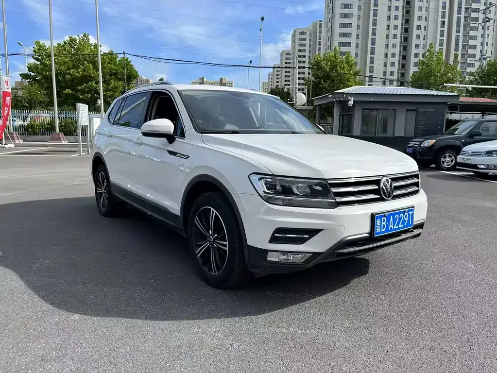 Volkswagen Tiguan L — фото 3
