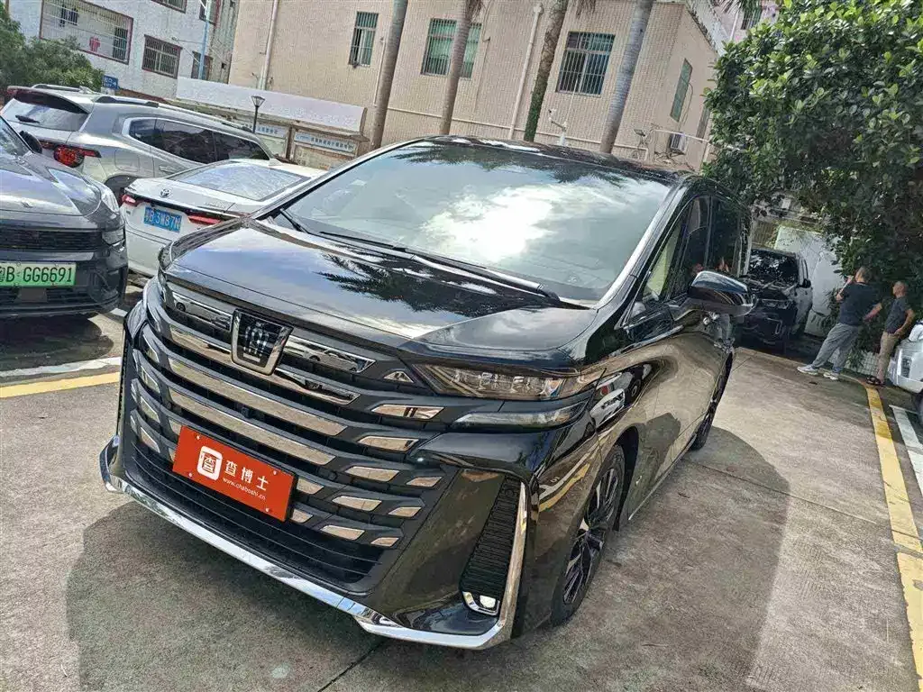 Toyota Vellfire — фото 2