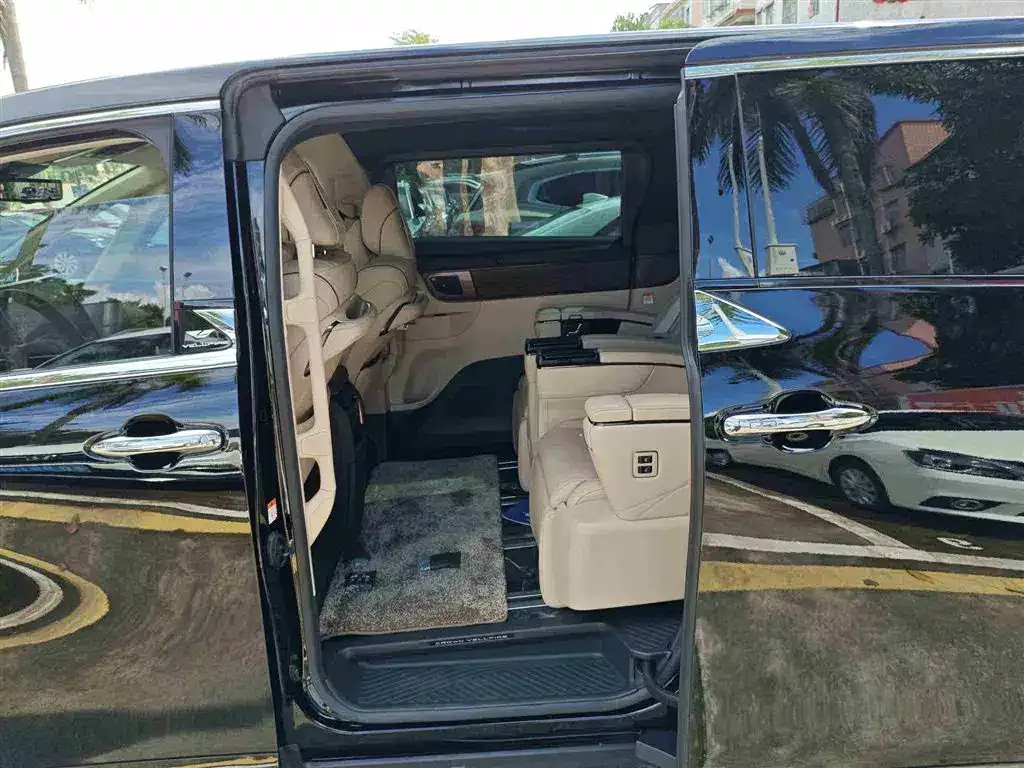 Toyota Vellfire — фото 6