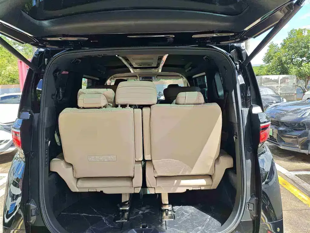 Toyota Vellfire — фото 8