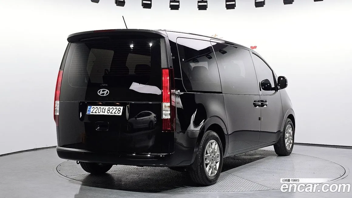 Hyundai Staria — фото 2