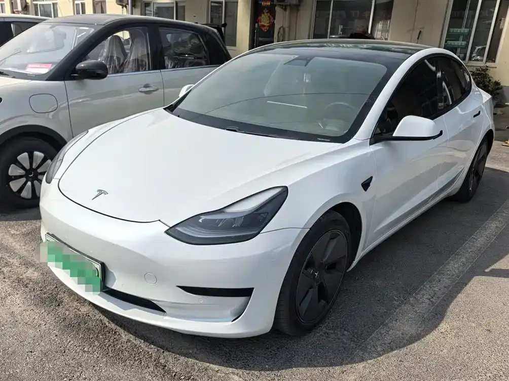 Tesla Model 3 — фото 1