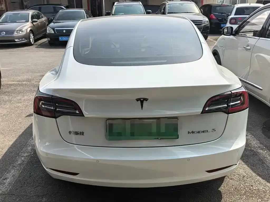 Tesla Model 3 — фото 10