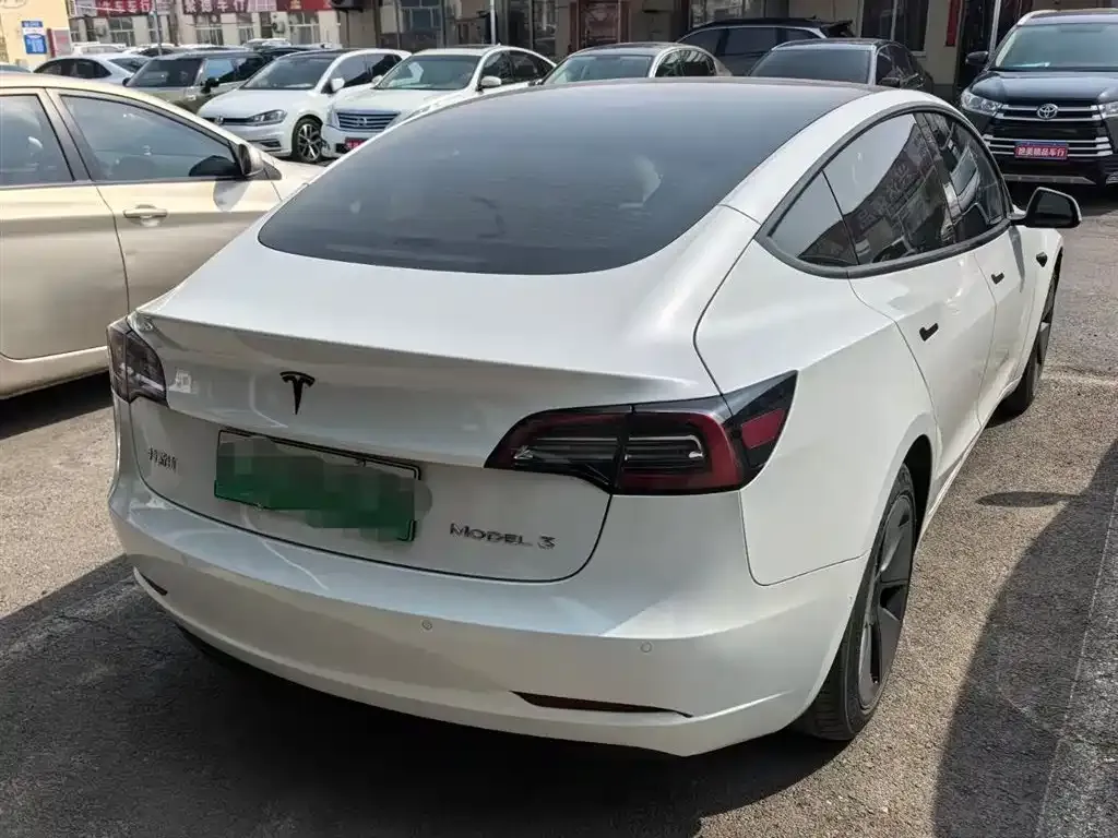 Tesla Model 3 — фото 9