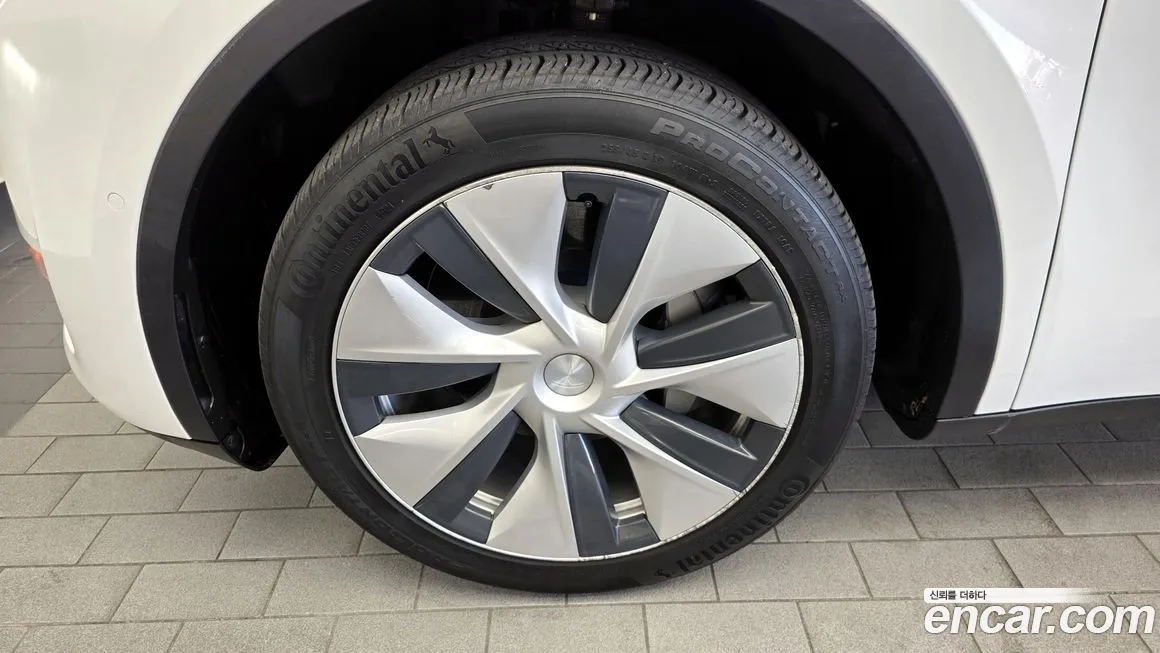 Tesla Model Y — фото 5