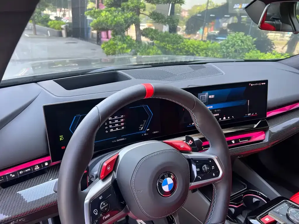 BMW M5 New Energy — фото 4