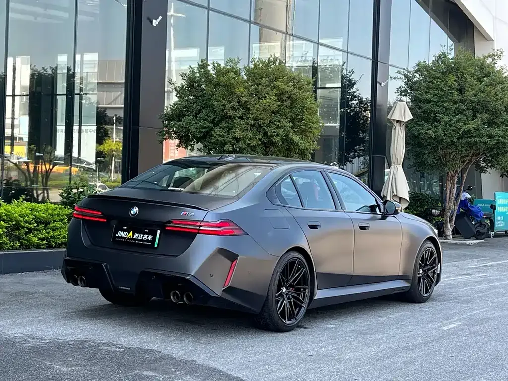 BMW M5 New Energy — фото 9