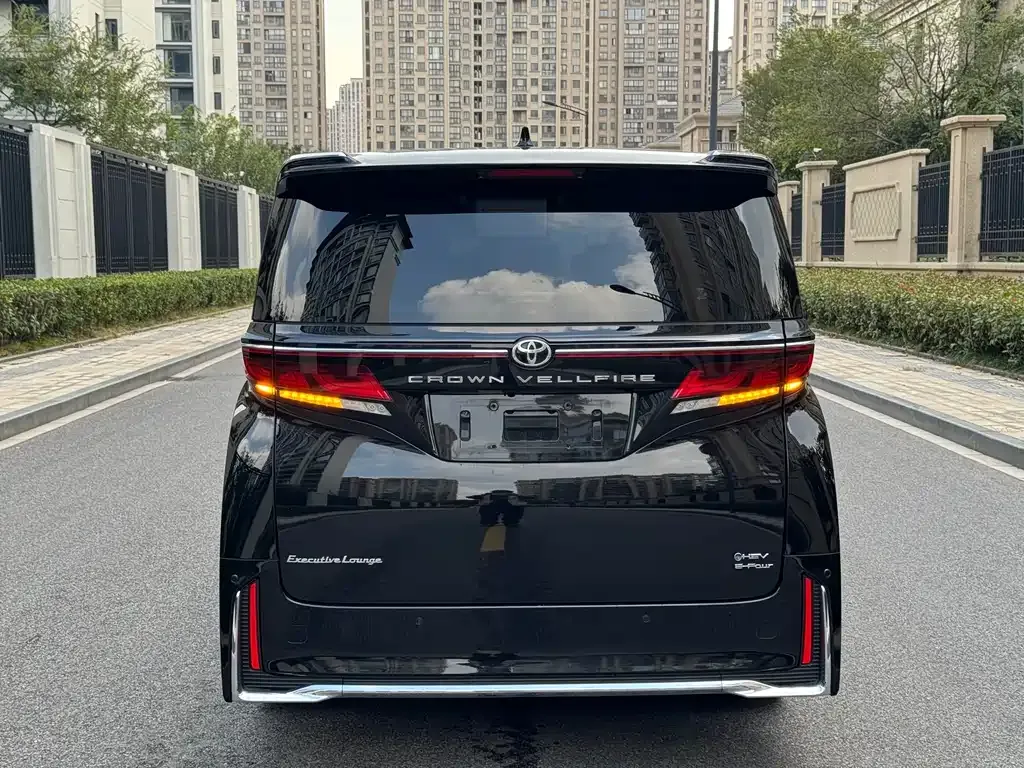 Toyota Vellfire — фото 3