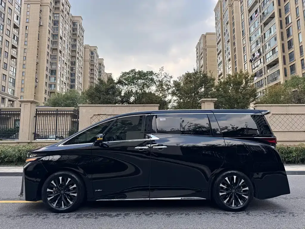 Toyota Vellfire — фото 7