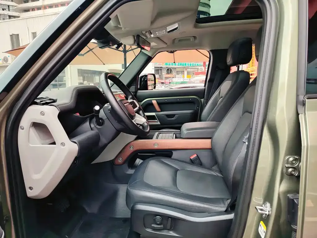 Land Rover Defender — фото 10