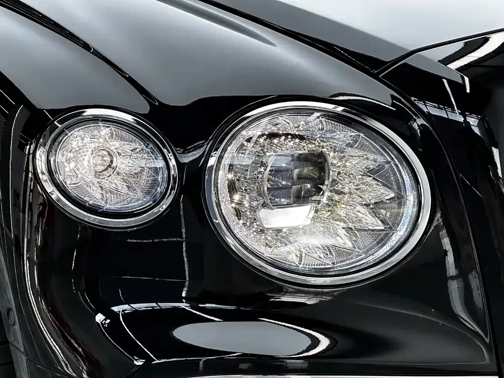 Bentley Flying Spur — фото 10