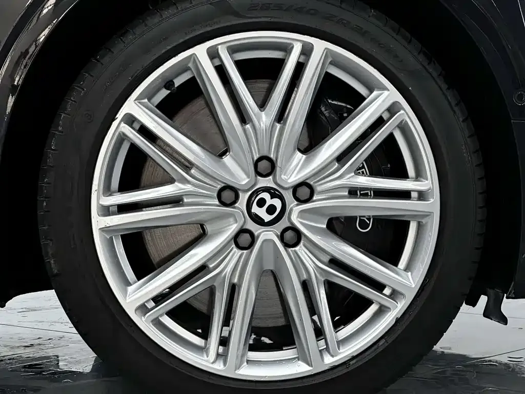 Bentley Flying Spur — фото 8