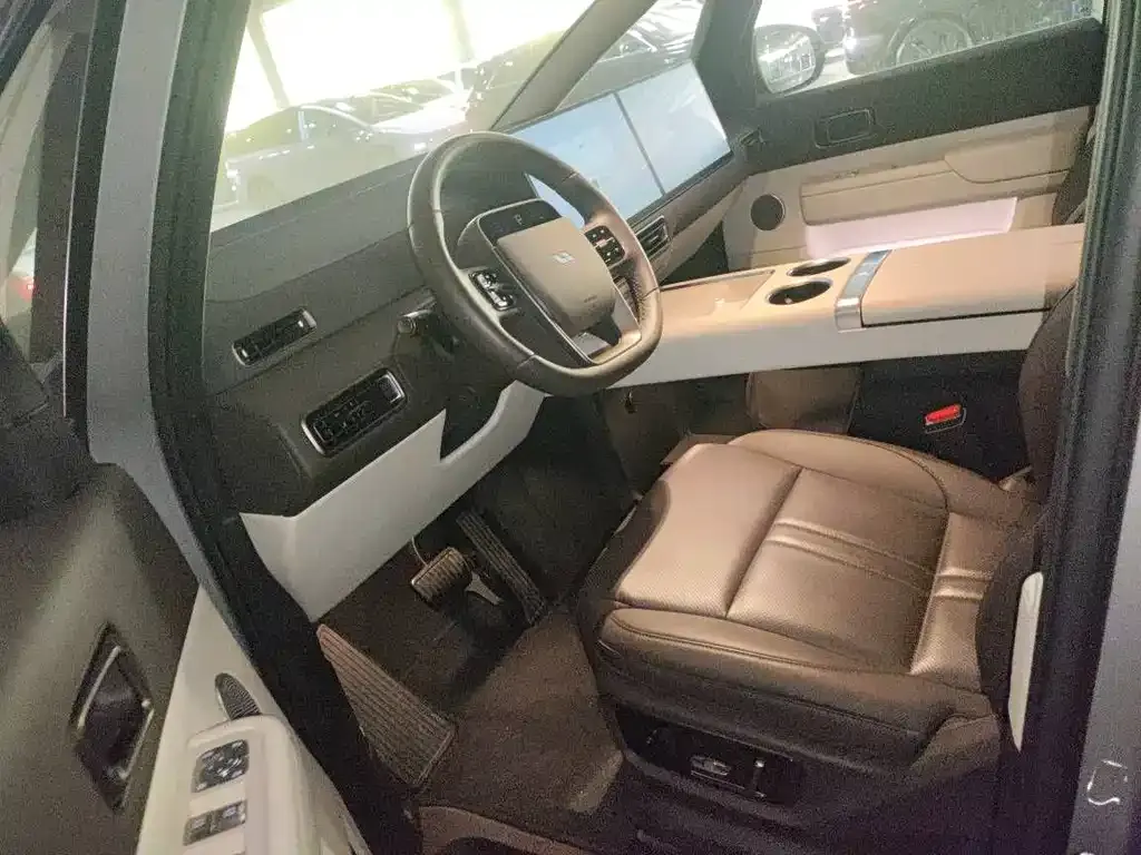 Li Auto MEGA — фото 6