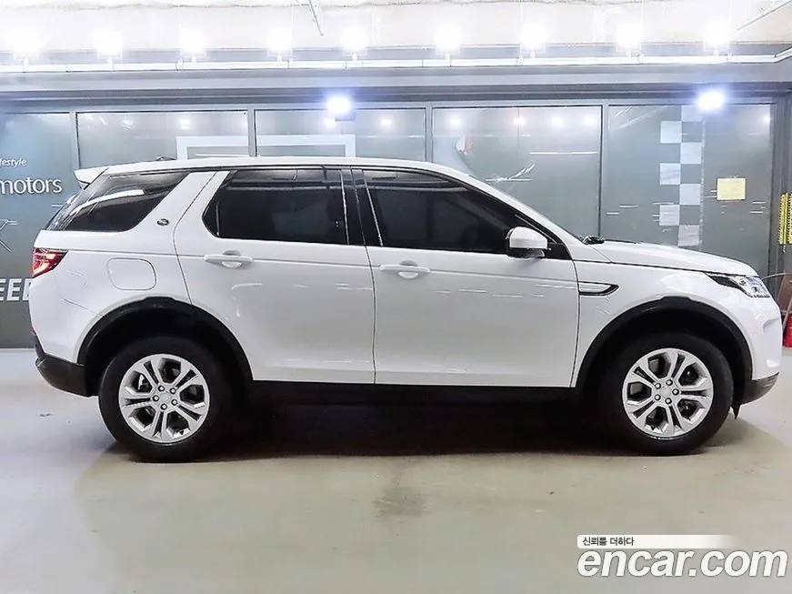 Land Rover Discovery Sport — фото 1