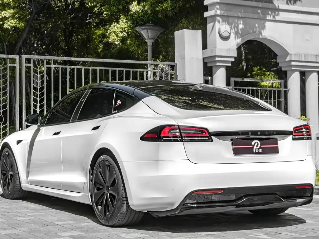 Tesla Model S — фото 4
