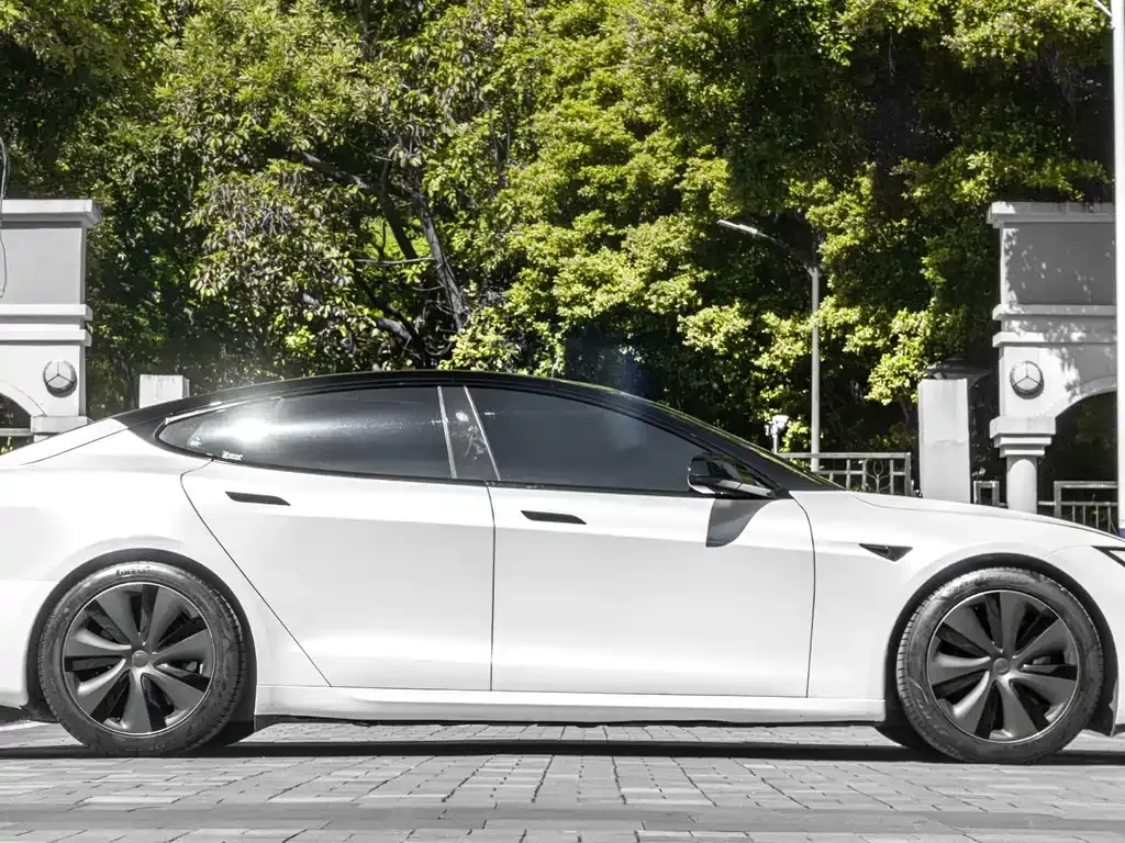 Tesla Model S — фото 7