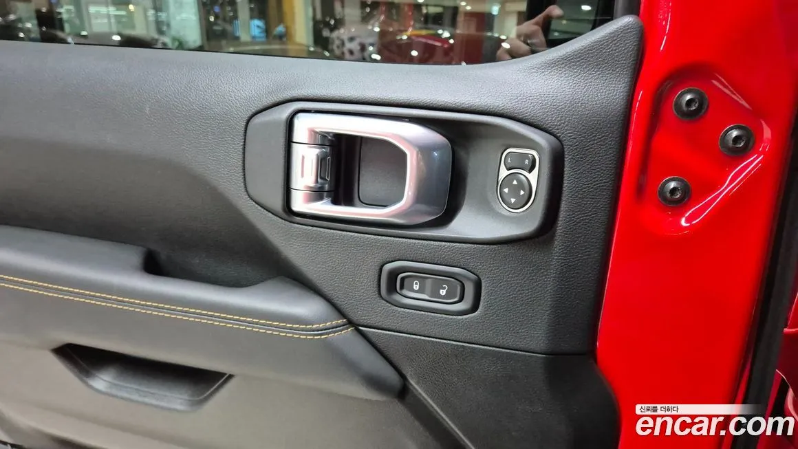 Jeep Wrangler — фото 10