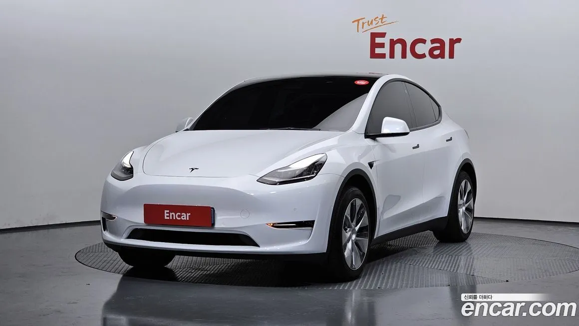 Tesla Model Y — фото 1