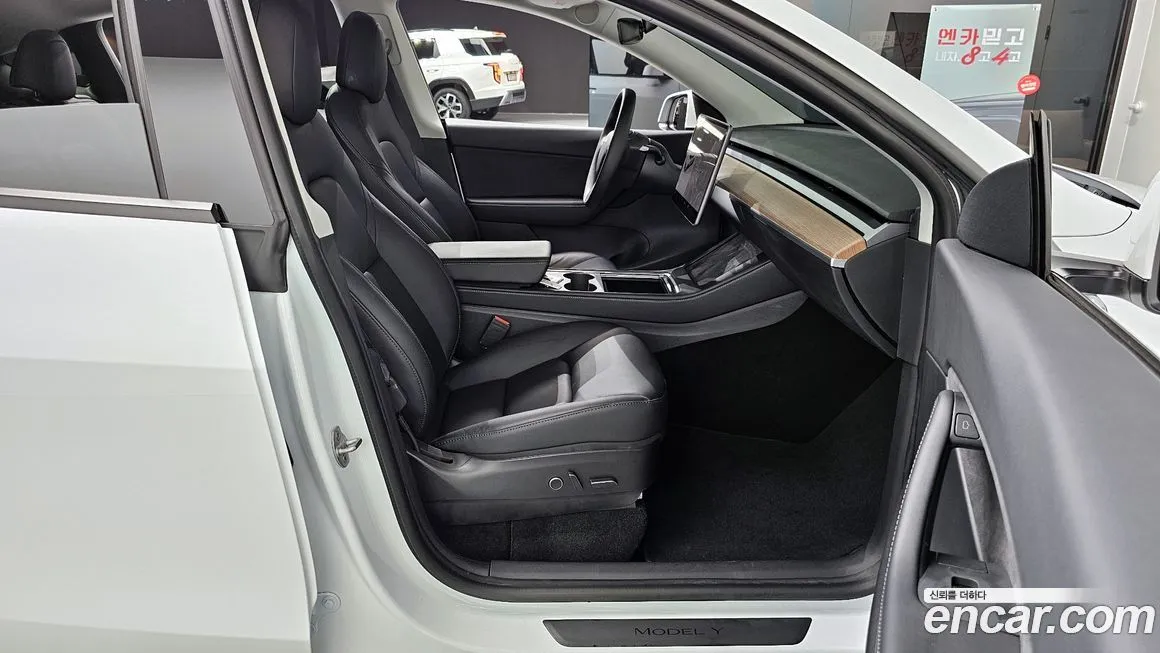 Tesla Model Y — фото 10