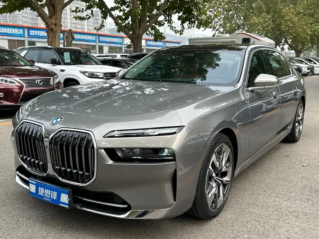 BMW 7 Series — фото 1