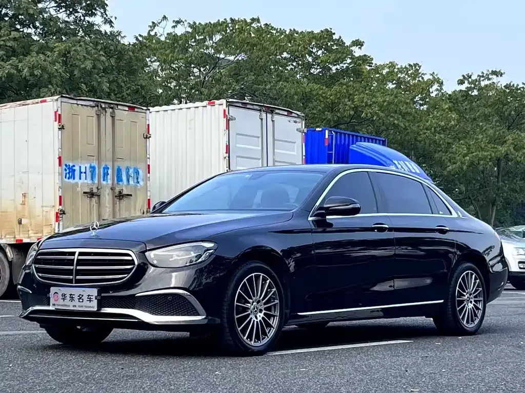 Mercedes-Benz E-Class — фото 1