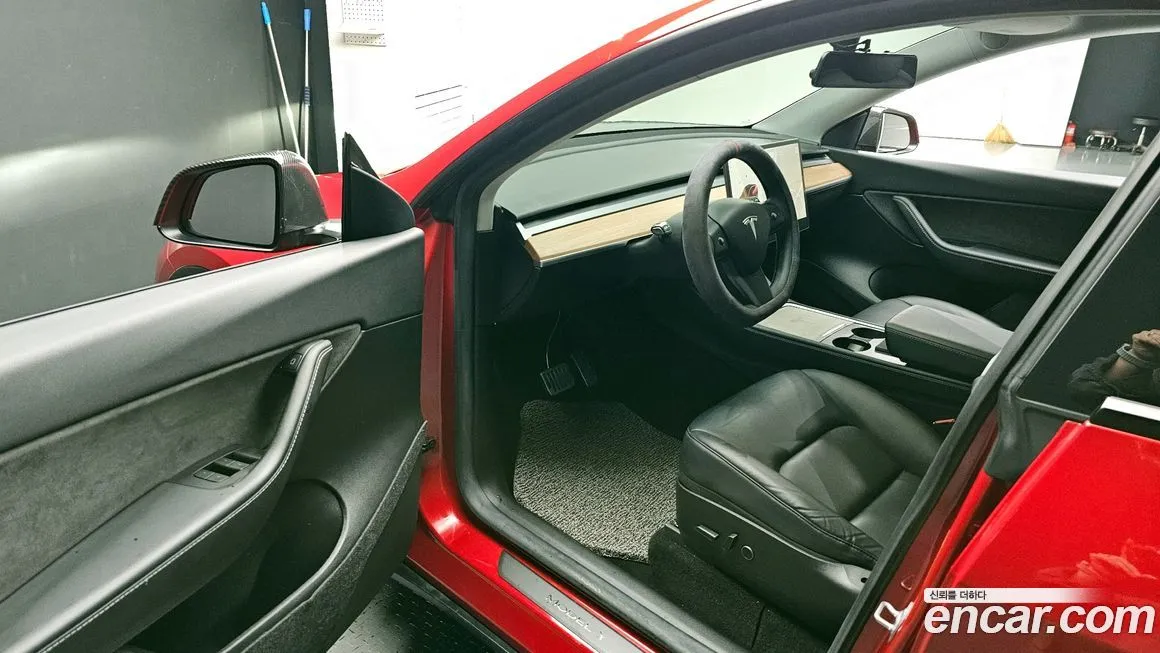 Tesla Model Y — фото 10
