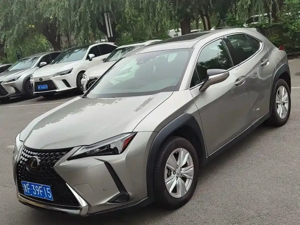 Lexus UX — фото 1