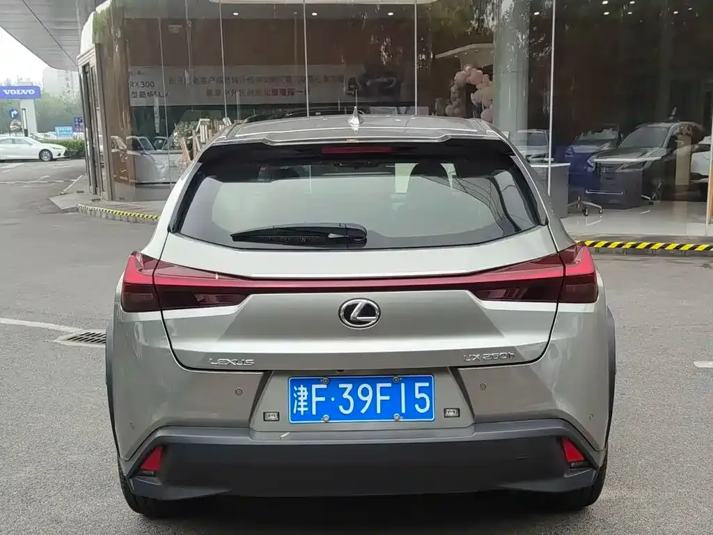 Lexus UX — фото 4