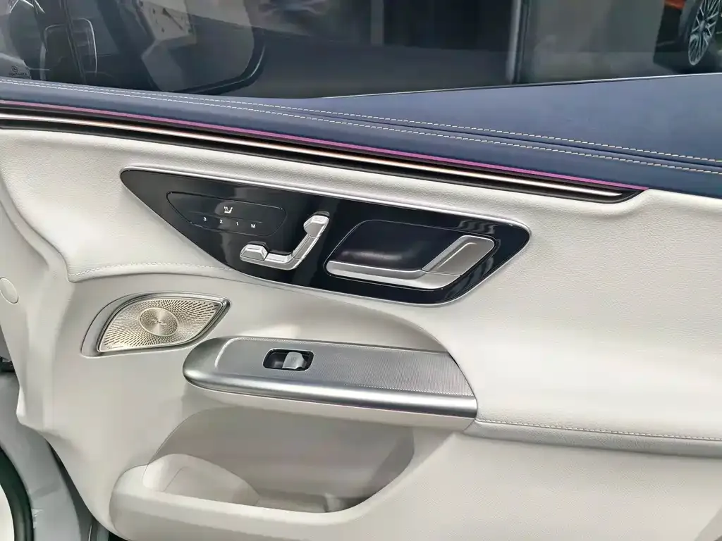 Mercedes-Benz EQE SUV — фото 8