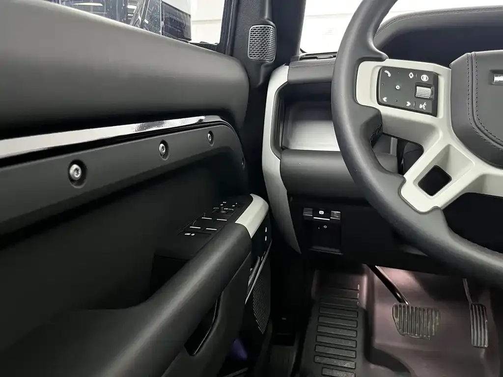 Land Rover Defender — фото 9