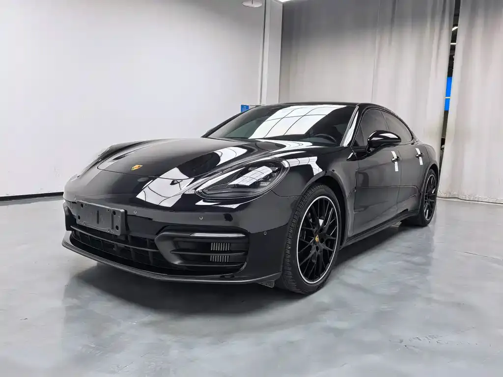 Porsche Panamera — фото 1