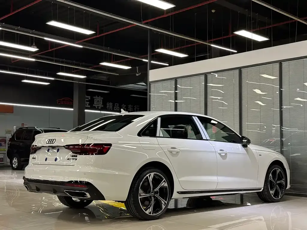 Audi A4L — фото 5