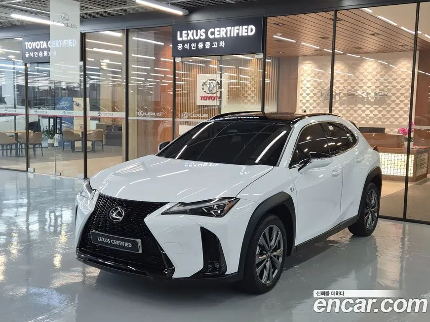 Lexus UX — фото 1