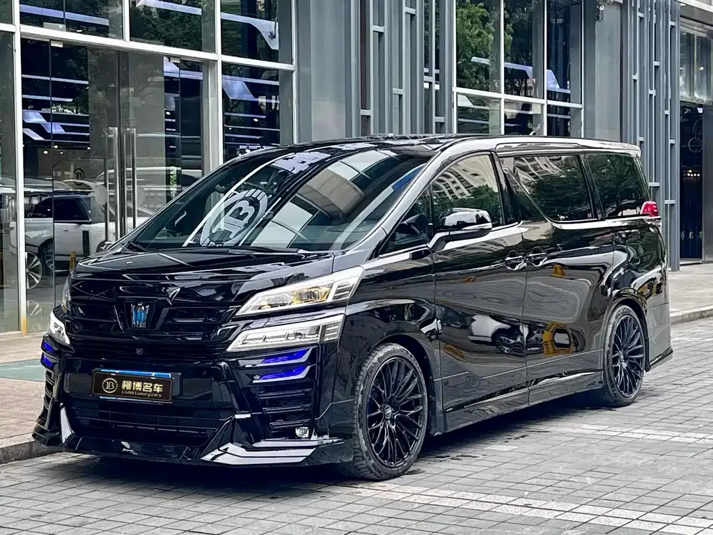 Toyota Vellfire — фото 1