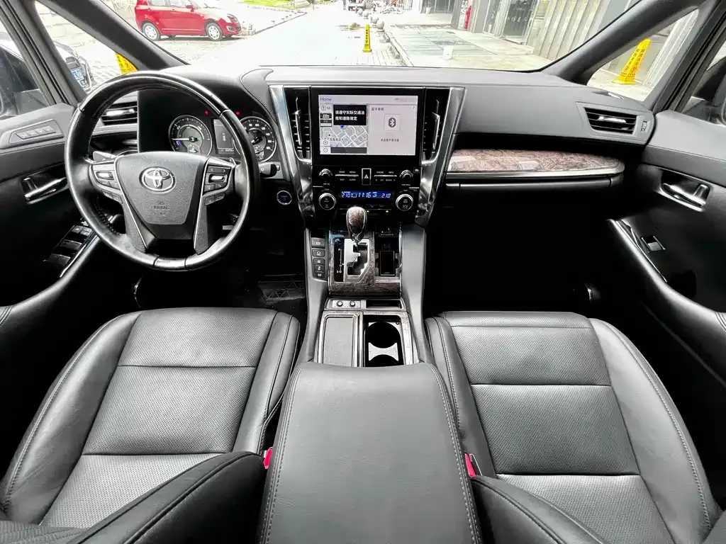 Toyota Vellfire — фото 7