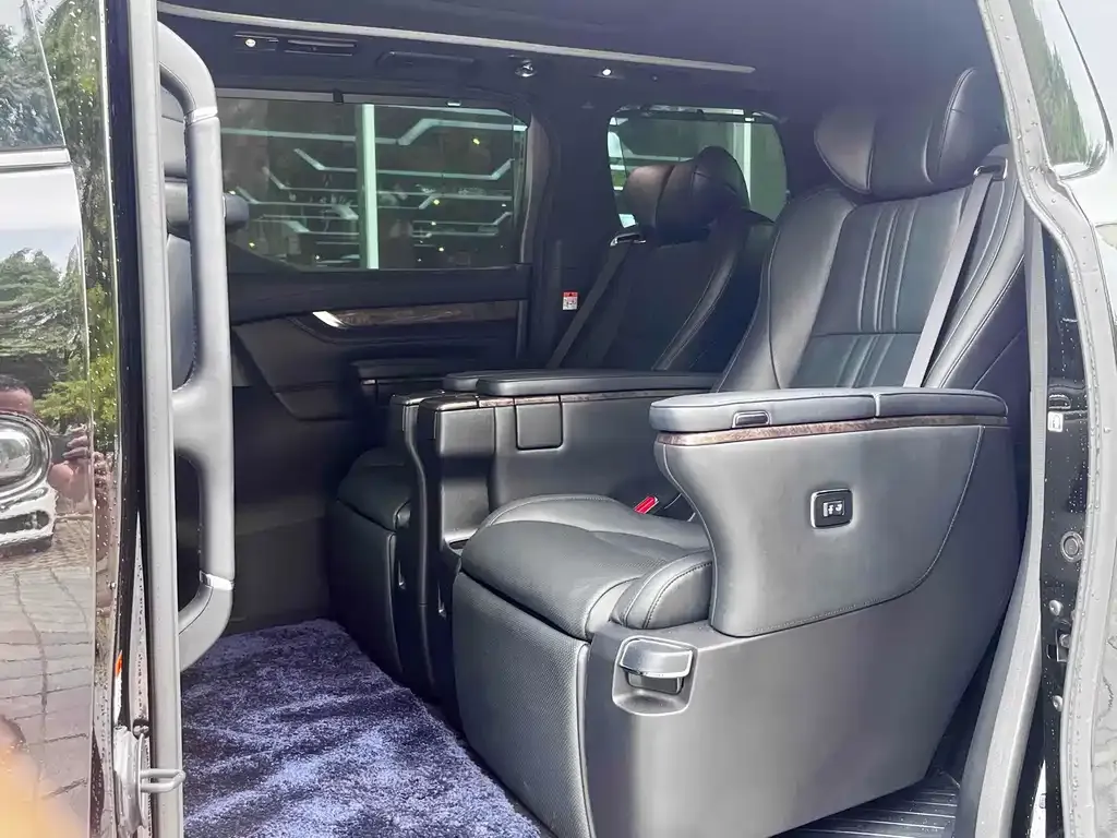 Toyota Vellfire — фото 8