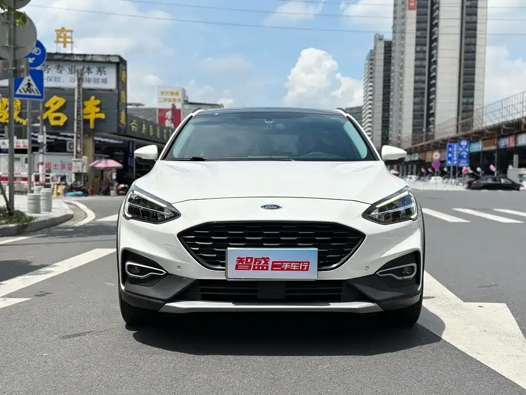 Ford Focus Active — фото 1