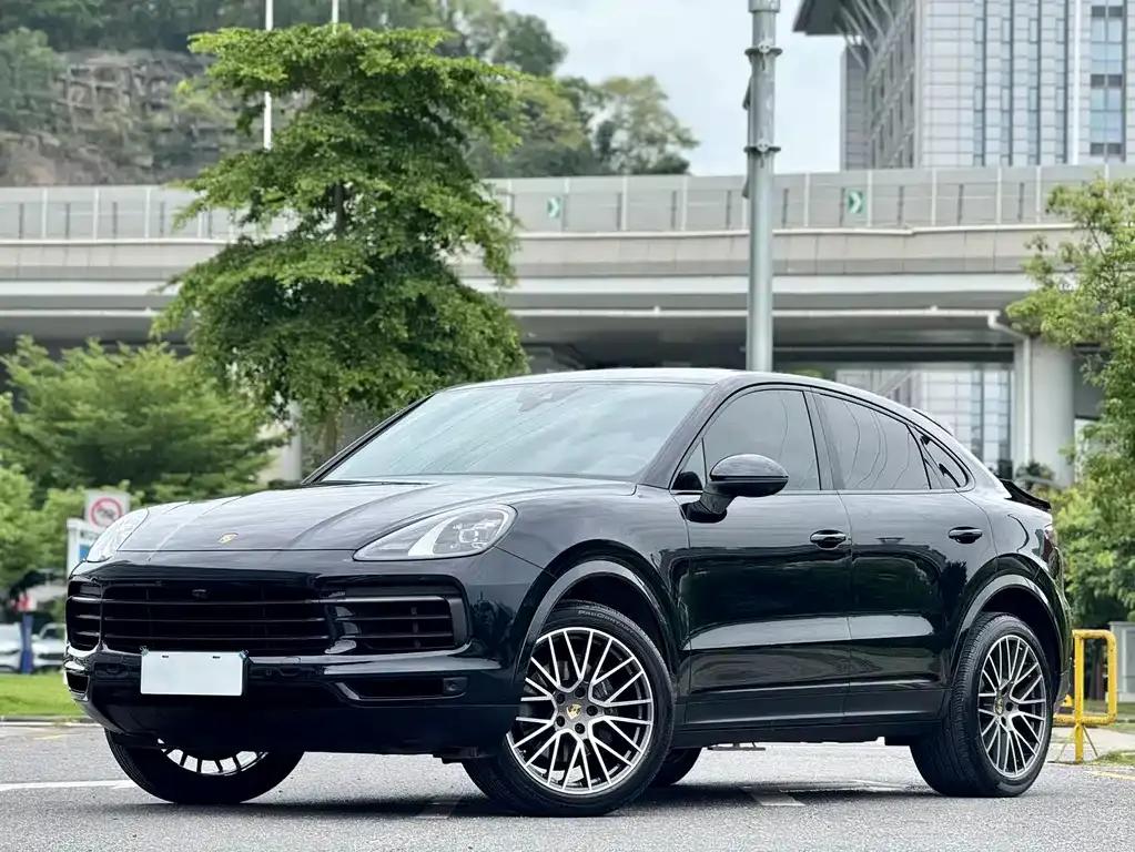 Porsche Cayenne — фото 1