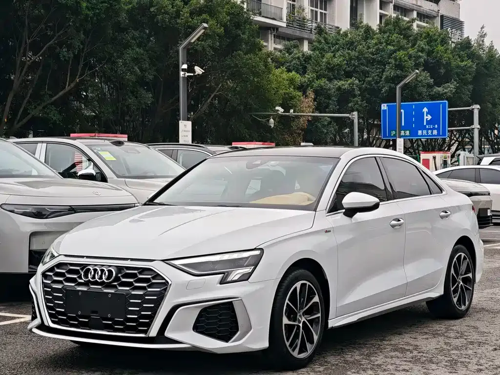 Audi A3 — фото 1